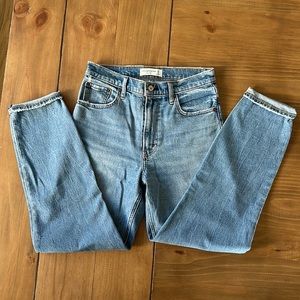 Abercrombie & Fitch The Mom High Rise Jeans
